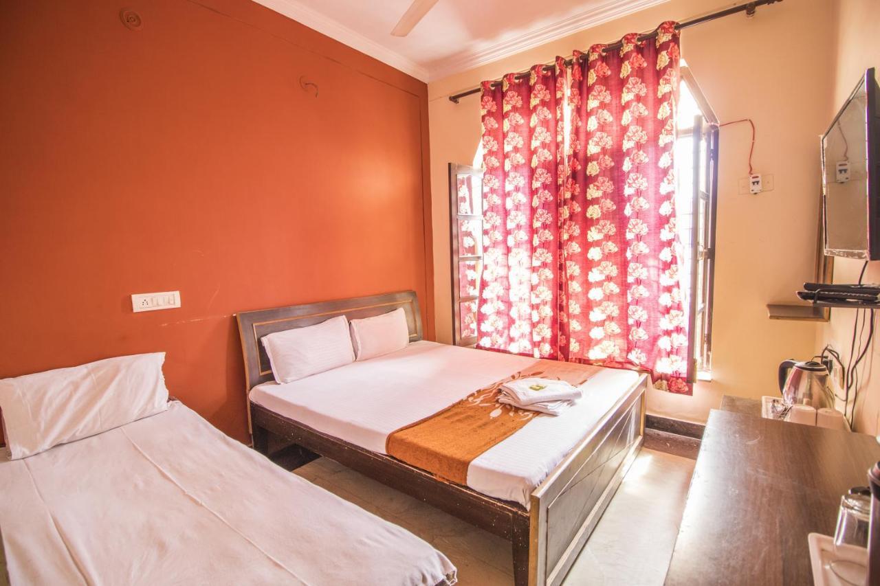 Hotel Bajaj Inn Dehradun Exterior photo